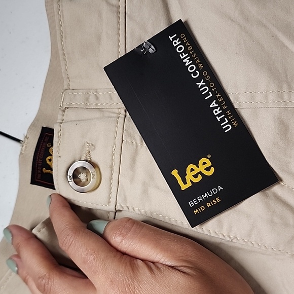 LEE Short - Picture 3 of 3